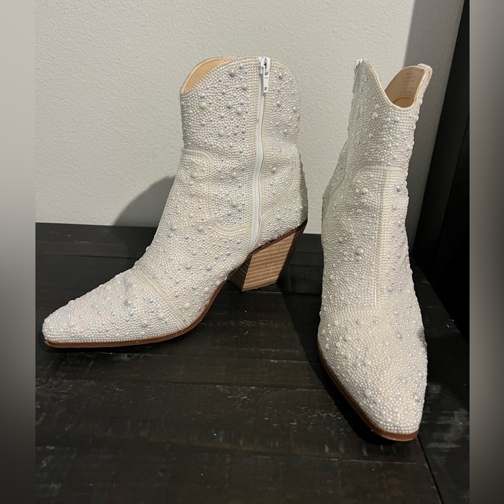 Betsey Johnson SB Emory Boots Pearl Size 9 Bridal - Picture 3 of 5